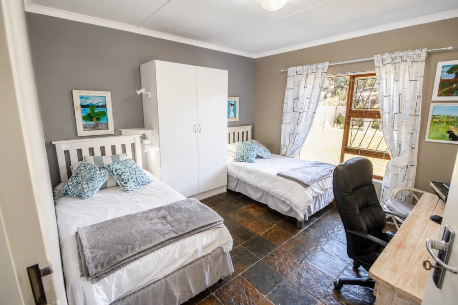 5 Bedroom Property for Sale in Wavecrest Eastern Cape